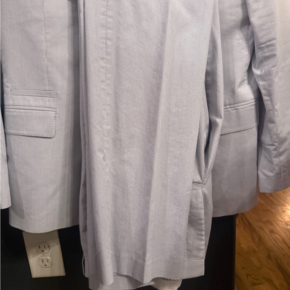 Men's Classic Seersucker 3 Piece Suit - Picture 3 of 4